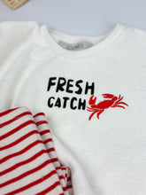 Lade das Bild in den Galerie-Viewer, Frottee T-Shirt „Frech Catch“