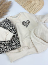 Lade das Bild in den Galerie-Viewer, Oversized Sweatshirt Leo Love