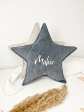 Lade das Bild in den Galerie-Viewer, Sternkissen aus Cord