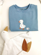 Lade das Bild in den Galerie-Viewer, oversized Sweatshirt Goose blue