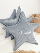 Lade das Bild in den Galerie-Viewer, Sternkissen aus Cord