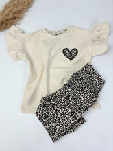 Lade das Bild in den Galerie-Viewer, Flutter Shirt Leo love
