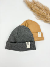 Lade das Bild in den Galerie-Viewer, Beanie aus Rippenjersey
