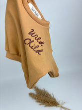 Lade das Bild in den Galerie-Viewer, Sweatshirt Camel Wild Child
